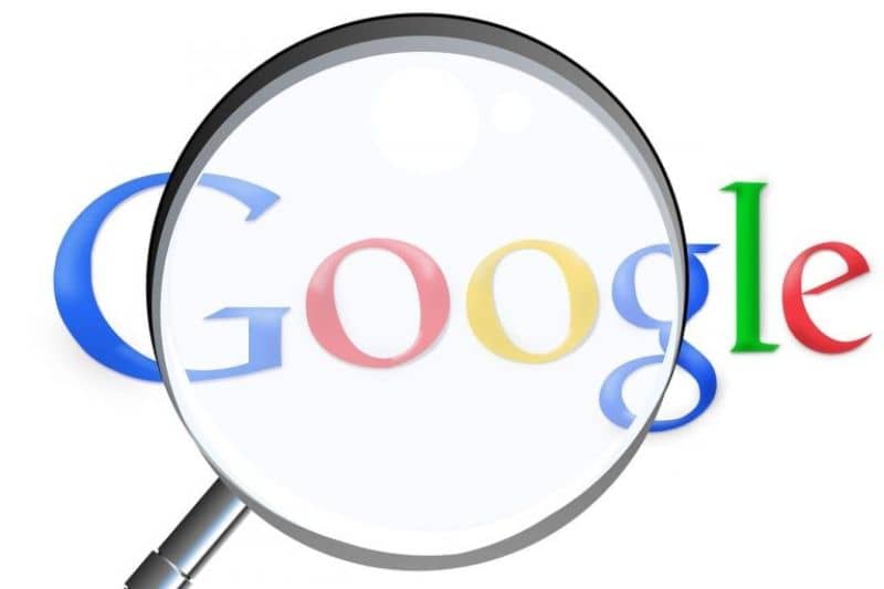 letrero google colores con lupa