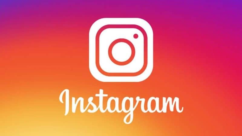 instagram letrero blanco en fondo de colores