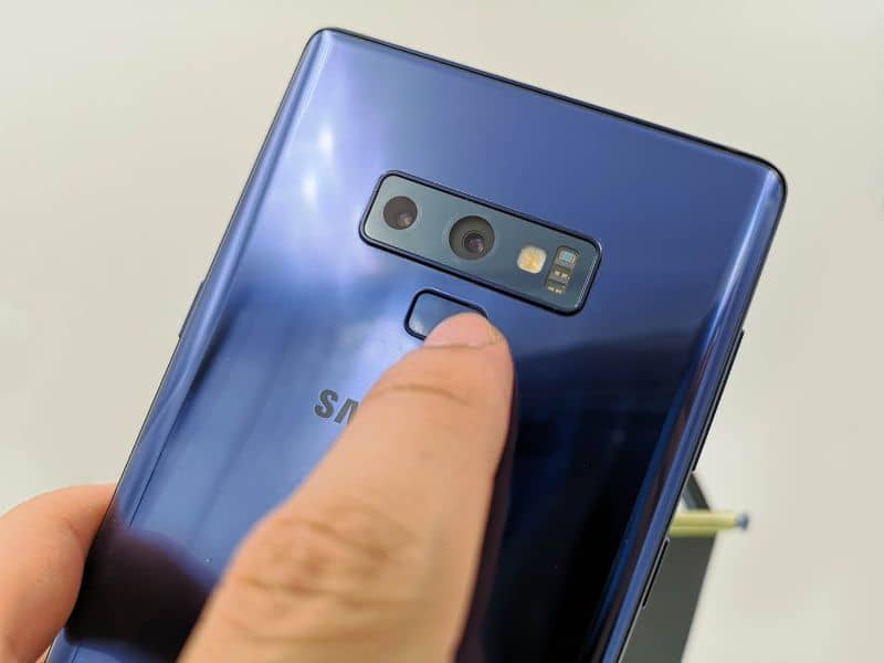 movil lector huella samsung