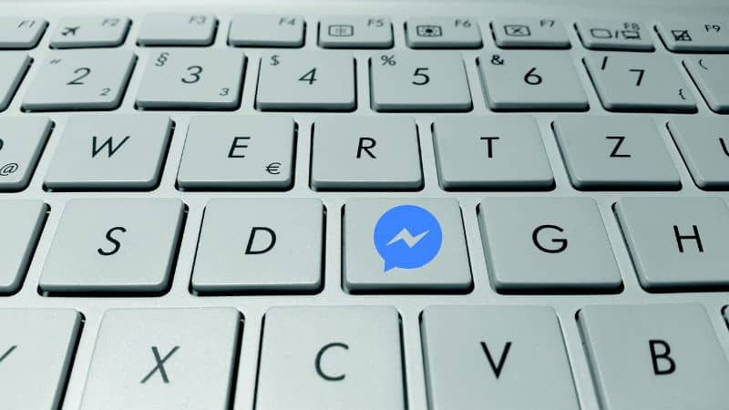 teclado blanco tecla messenger azul